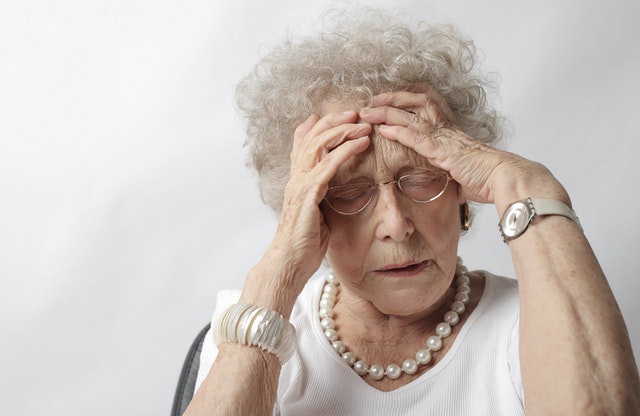 ¿Cómo combatir los efectos del confinamiento en personas mayores?